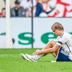 Chaos bij Ajax compleet: ook voormalig management Sosa bereidt juridische stappen voor