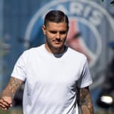 Mauro Icardi leaving PSG's training ground.