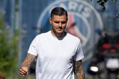 Mauro Icardi leaving PSG's training ground.