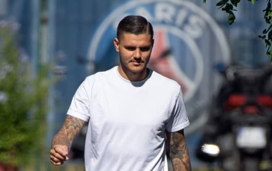 Mauro Icardi leaving PSG's training ground.