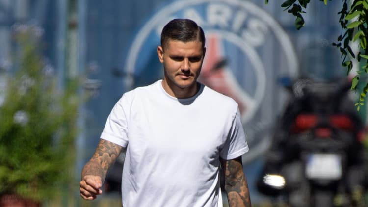 Mauro Icardi leaving PSG's training ground.