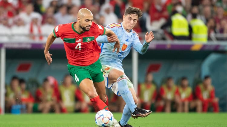 Fiorentina man Amrabat (l.) shone at the World Cup with Morocco.