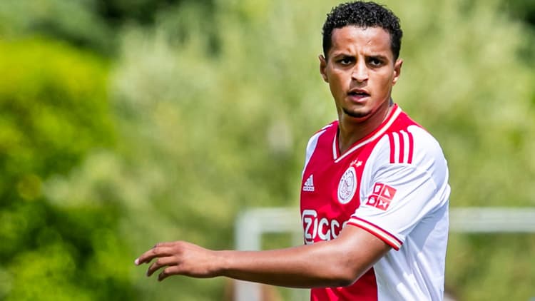 De teller van Mohamed Ihattaren staat op slechts vier officiële minuten voor Ajax.