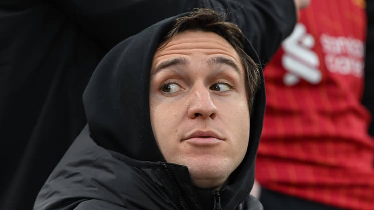 Federico Chiesa moet onder Arne Slot bij Liverpool vooral genoegen nemen met een reserverol