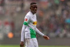 Man Utd transfer news: Gladbach boss admits club may need to sell Zakaria