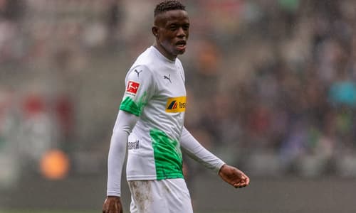 Man Utd transfer news: Gladbach boss admits club may need to sell Zakaria