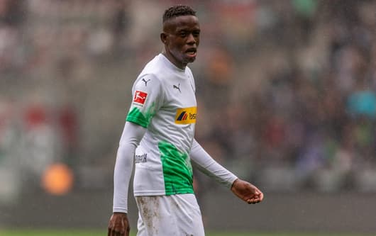 Man Utd transfer news: Gladbach boss admits club may need to sell Zakaria