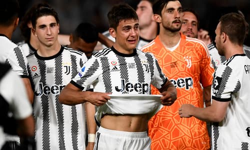 Paulo Dybala crying