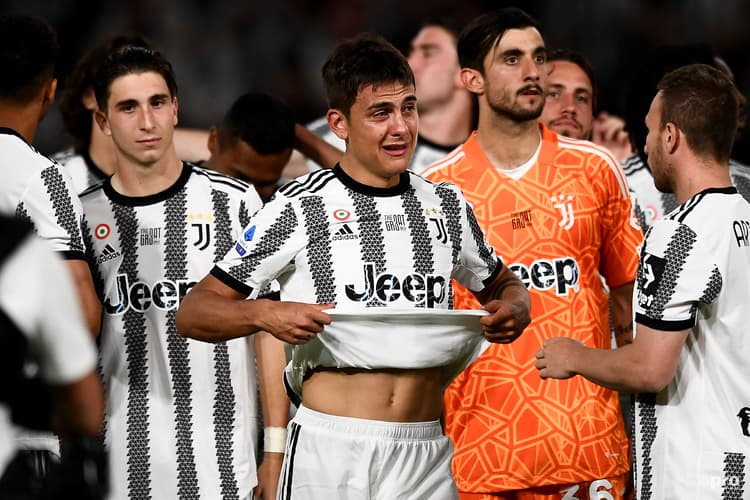 Paulo Dybala crying