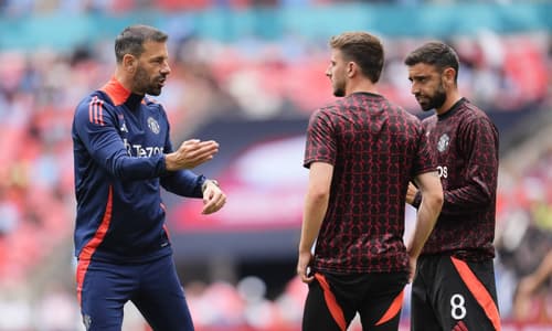 Ruud van Nistelrooy, Mason Mount, Bruno Fernandes, Man Utd, 2024/25