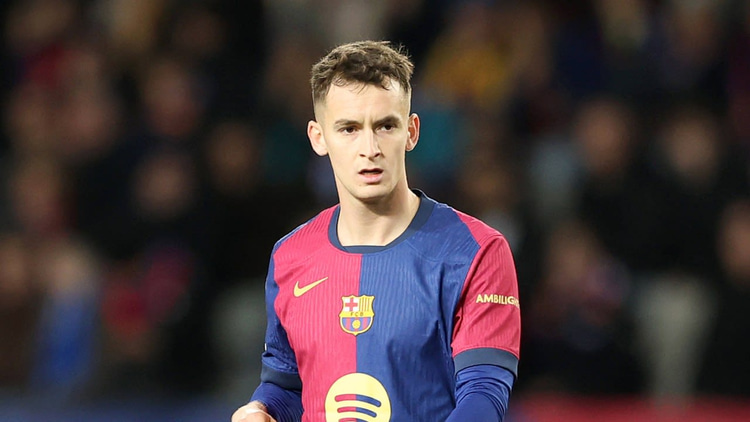Chelsea are reportedly interested in signing Barcelona midfielder Marc Casado this summer