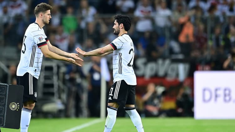 Anton Stach lost Ilkay Gündogan af in de interland Duitsland - Italië