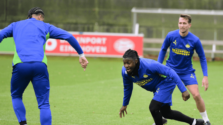 Luuk de Jong op de training bij PSV