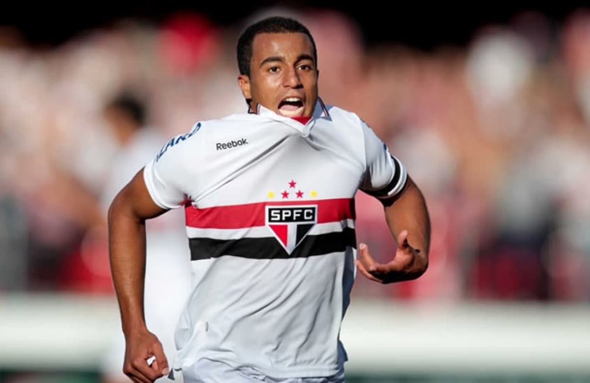 How close did Lucas Moura come to joining Man Utd instead of PSG?