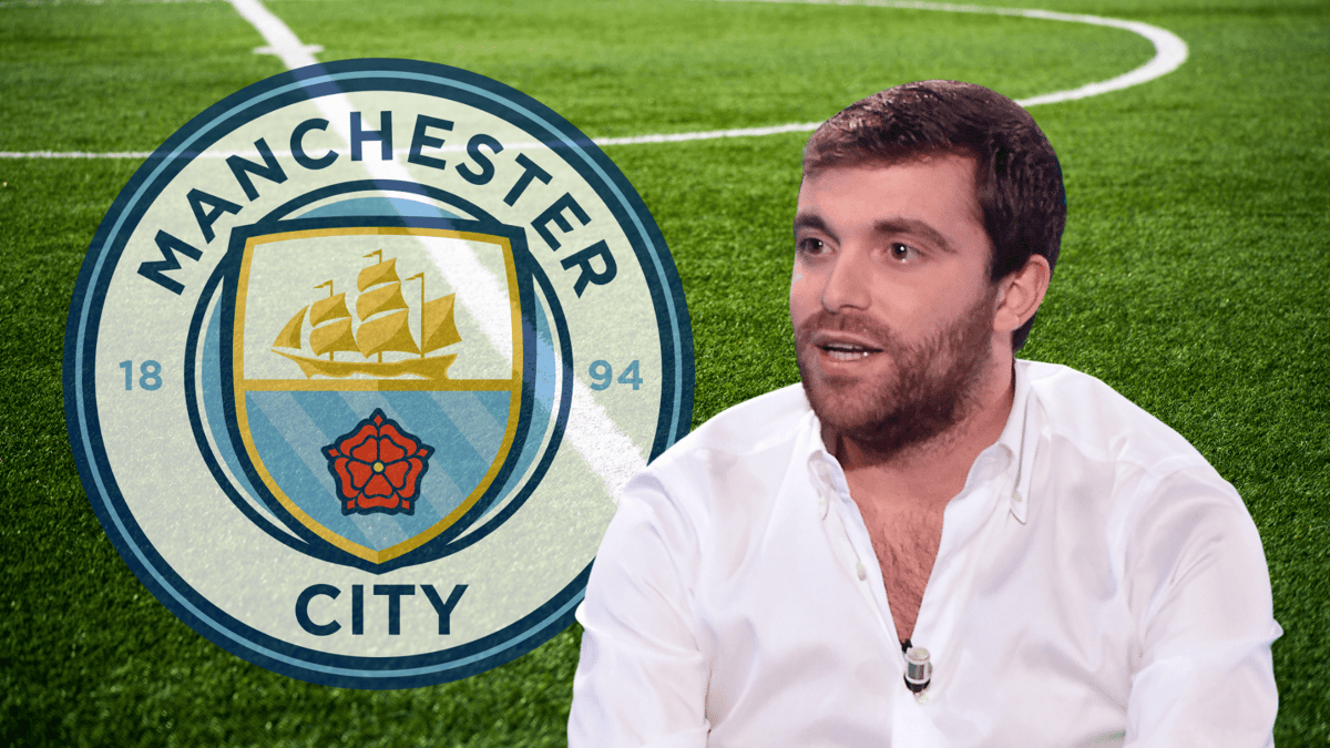 Fabrizio Romano next to the Manchester City badge