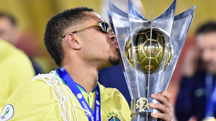 Vitor Roque, Brazil