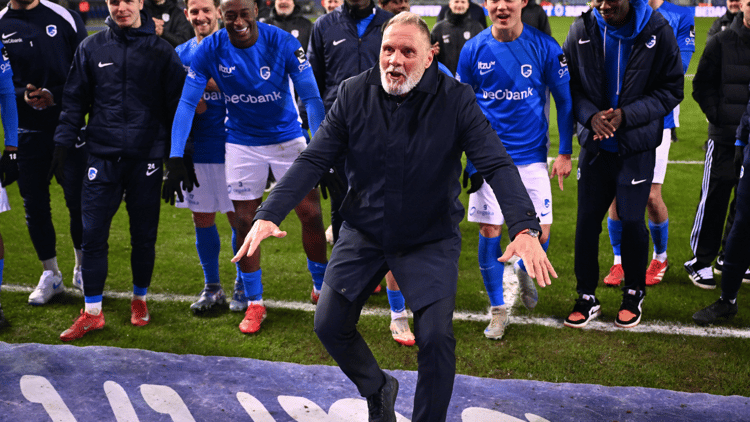 Thorsten Fink juichend na een overwinning met KRC Genk