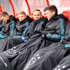 Icoon van Ajax volgt Stekelenburg en zet ook punt achter loopbaan