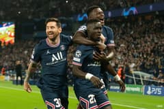 Messi, Gueye and Mendes celebrate during PSG v Manchester City