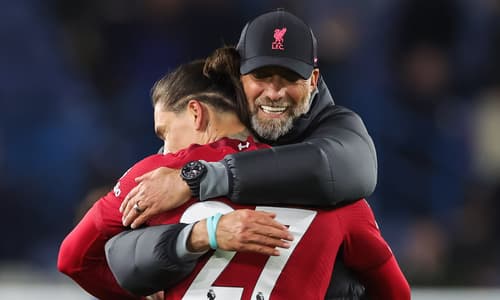 Darwin Nunez celebrates with Liverpool manager Jurgen Klopp