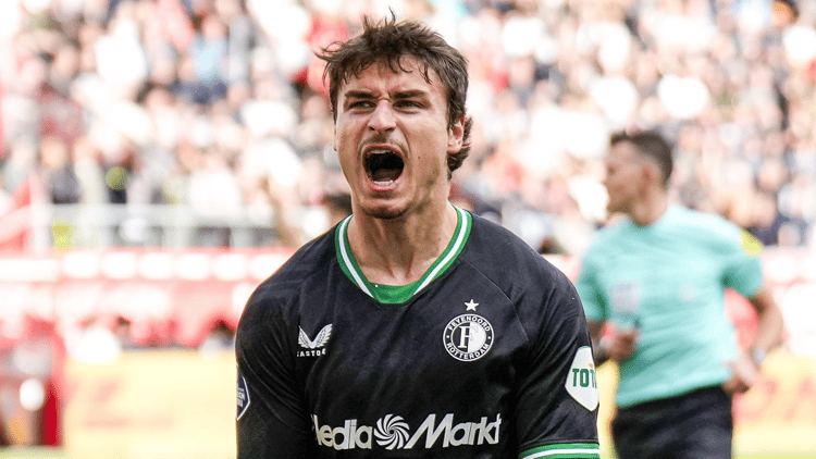 Hugo Bueno in actie namens Feyenoord