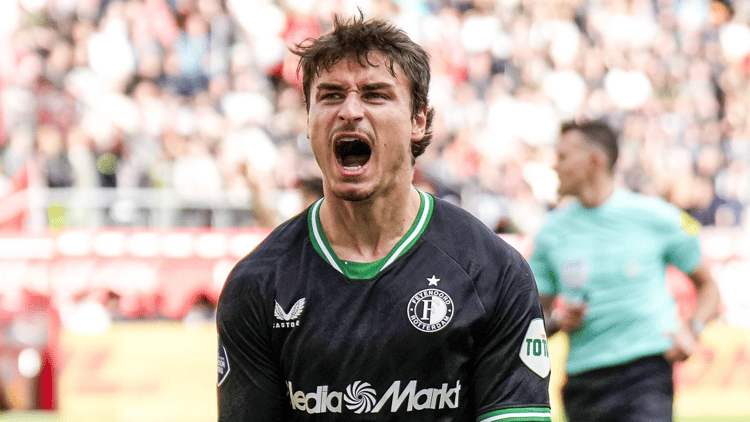 Hugo Bueno in actie namens Feyenoord