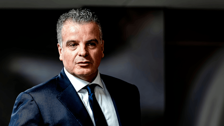 Dennis te Kloese is sinds 2022 algemeen directeur bij Feyenoord, waar hij niet zomaar vertrekt.