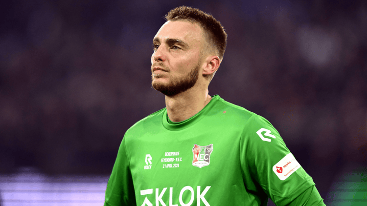 Jasper Cillessen in het shirt van NEC.