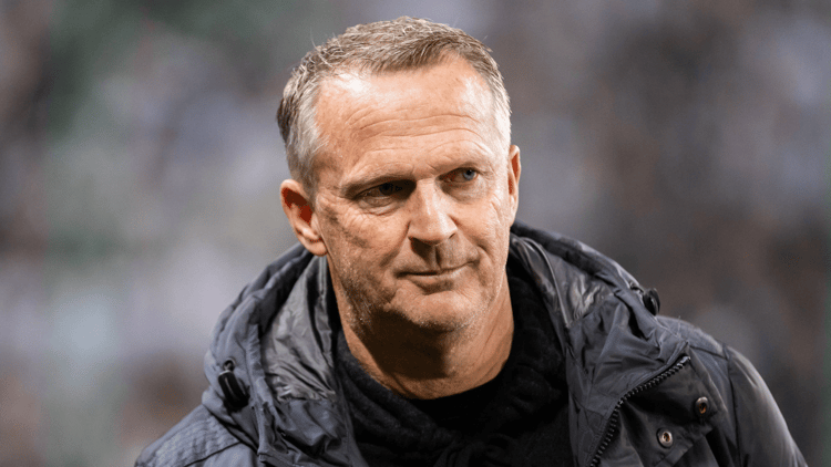 John van den Brom stapte na het ontslag van Joseph Oosting in bij FC Twente.