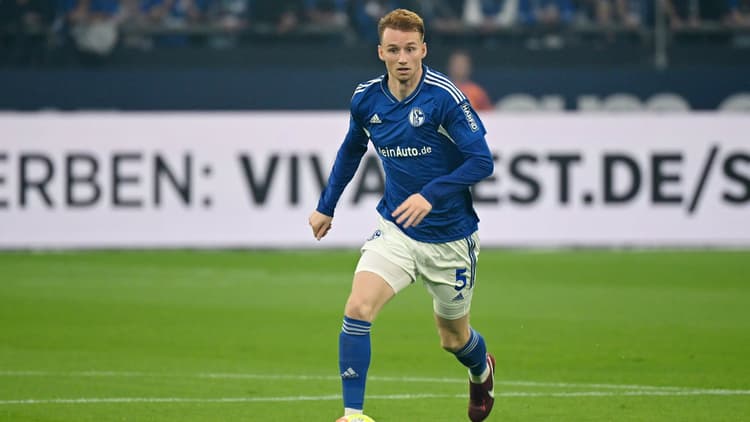 Sepp van den Berg speelt dit seizoen voor Schalke 04.
