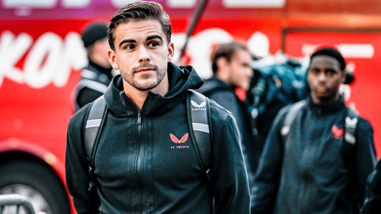 Bart van Rooij is momenteel de enige volwaardige rechtsback in de selectie van Joseph Oosting.