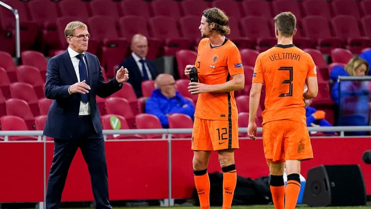 Dwight Lodeweges zat na het vertrek van Ronald Koeman naar Barcelona twee wedstrijden op de bank als interim-bondscoach.