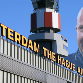 Arne Slot vertrekt naar Engeland voor kennismakingsgesprek