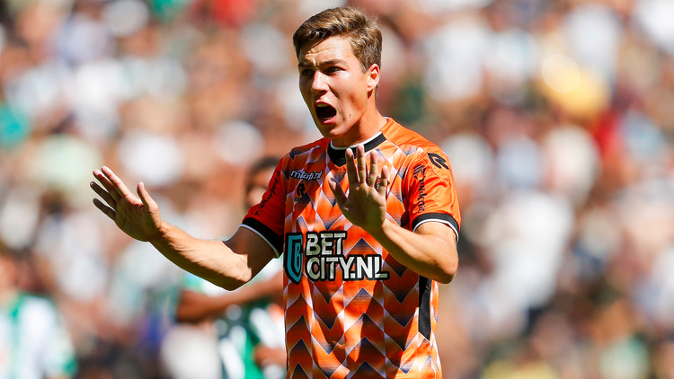Carel Eiting in het shirt van FC Volendam.