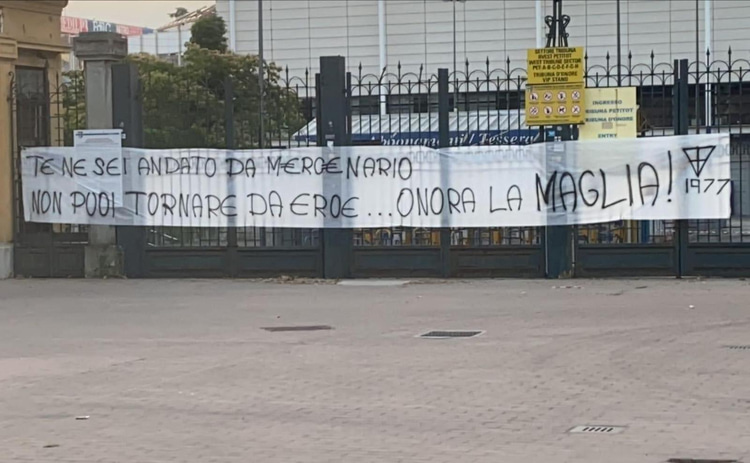 Parma fans' banner against Buffon on his return to the club