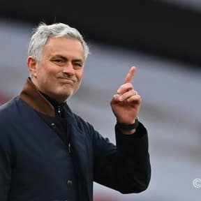 Roma fans give Mourinho INCREDIBLE welcome