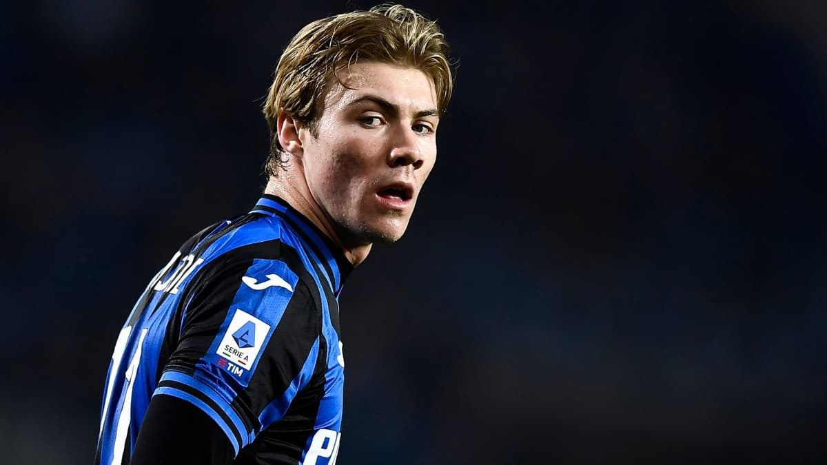 Rasmus Hojlund playing for Atalanta