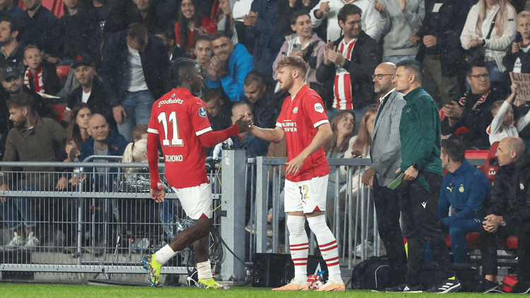 Yorbe Vertessen komt dit seizoen vaak als invaller in actie bij PSV.