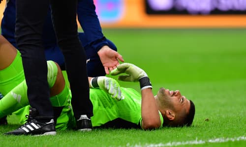 Flinke streep door de rekening voor Ajax: Geronimo Rulli mogelijk maanden aan de kant