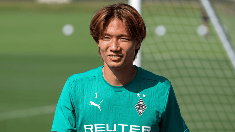 Ko Itakura lag nog tot medio 2026 vast bij Borussia Mönchengladbach toen Ajax met 10,5 miljoen euro op de proppen kwam