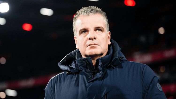 Algemeen directeur Dennis te Kloese zou ook moeten vrezen voor zijn ontslag bij Feyenoord.