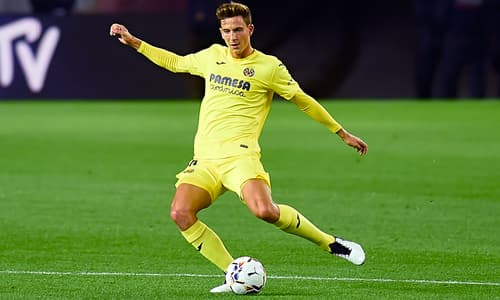 Pau Torres hands cryptic transfer blow to Man Utd: ‘I only see myself in yellow’