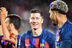 Barcelona's Robert Lewanndowski and Ronald Araujo