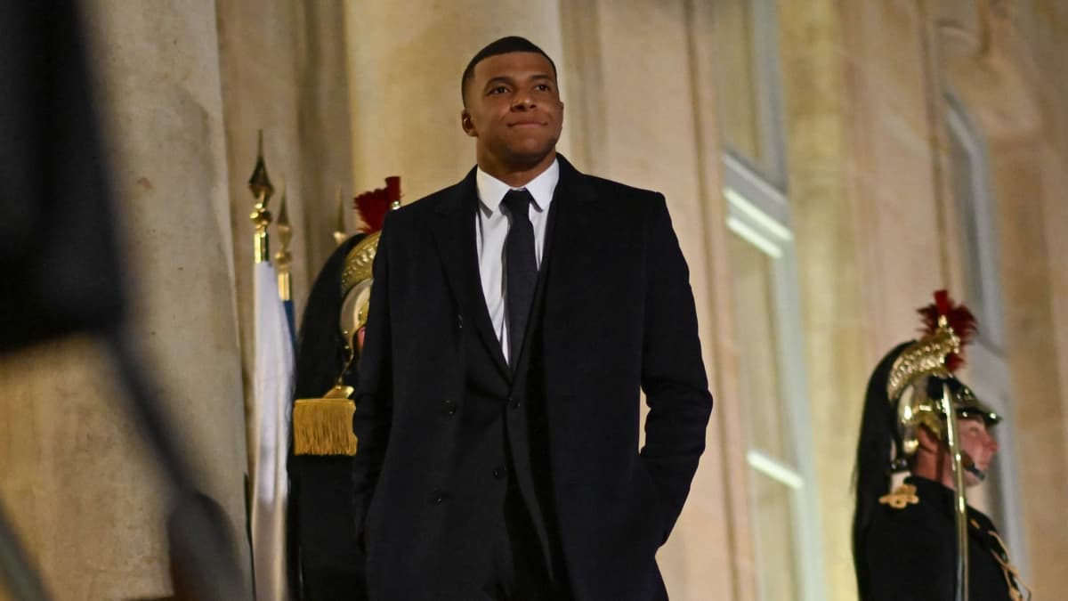 Kylian Mbappe meets Emmanuel Macron Palais de l'Eylesee, 2024