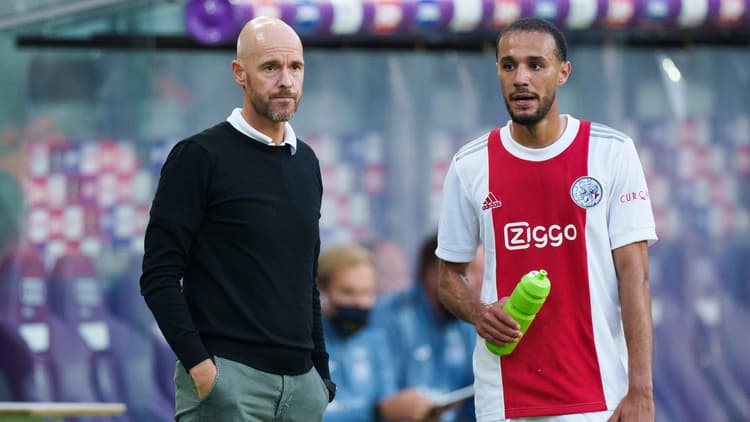 Erik ten Hag bij Ajax met Noussair Mazraoui.