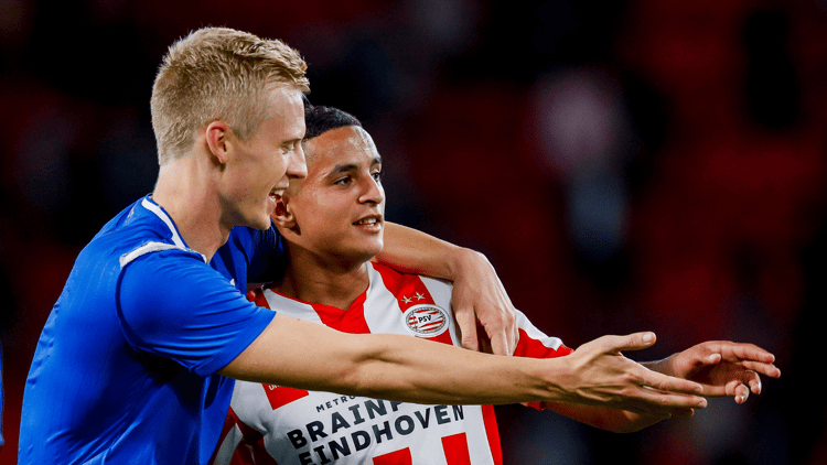 Timo Baumgartl voor PSV samen met Mohamed Ihattaren