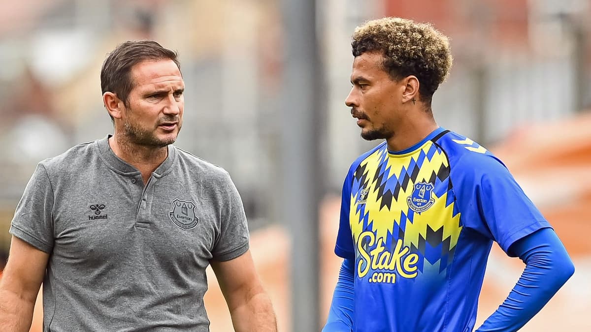 Frank Lampard and Dele Alli discussing Everton tactics.
