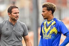 Frank Lampard and Dele Alli discussing Everton tactics.