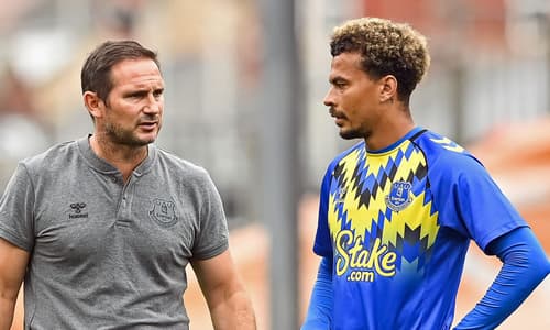 Frank Lampard and Dele Alli discussing Everton tactics.