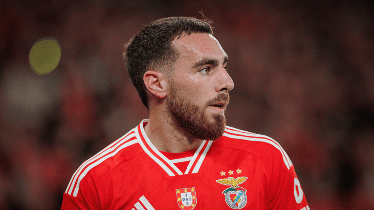 Orkun Kökcü uitte forse kritiek op Benfica-trainer Roger Schmidt.